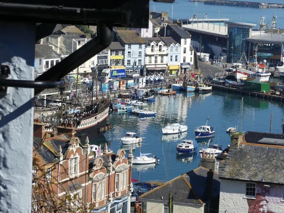 Stunning Penthouse Views To Harbour With Parking. Brixham