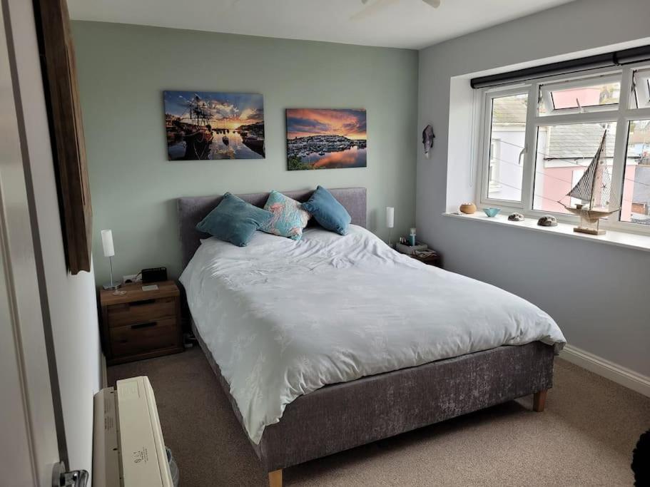 Apartment Stunning Penthouse Views To Harbour With Parking. *