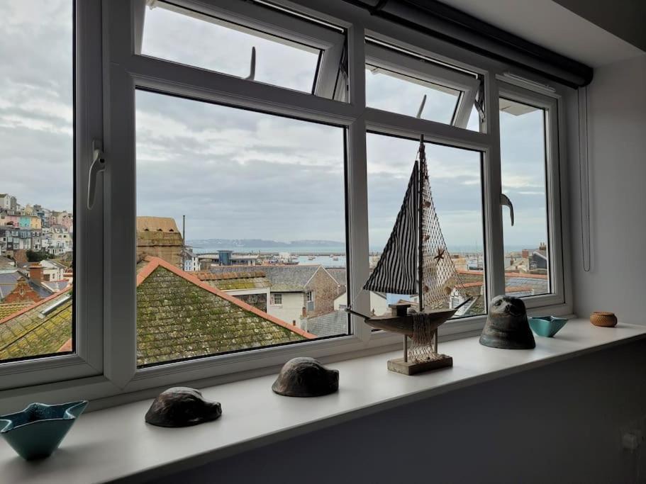Stunning Penthouse Views To Harbour With Parking. Apartment Brixham
