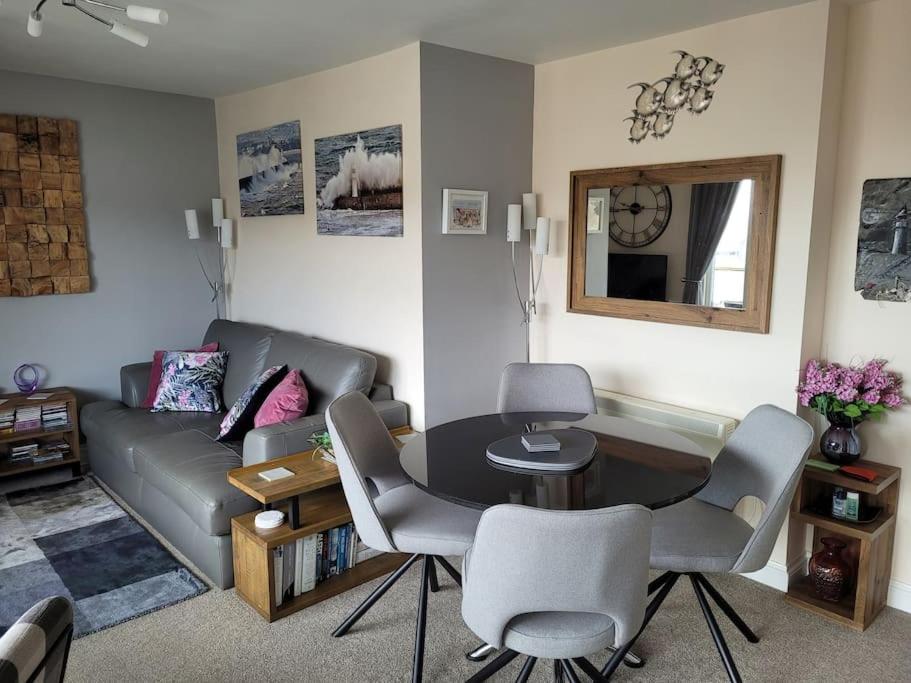 Apartment Stunning Penthouse Views To Harbour With Parking. Brixham