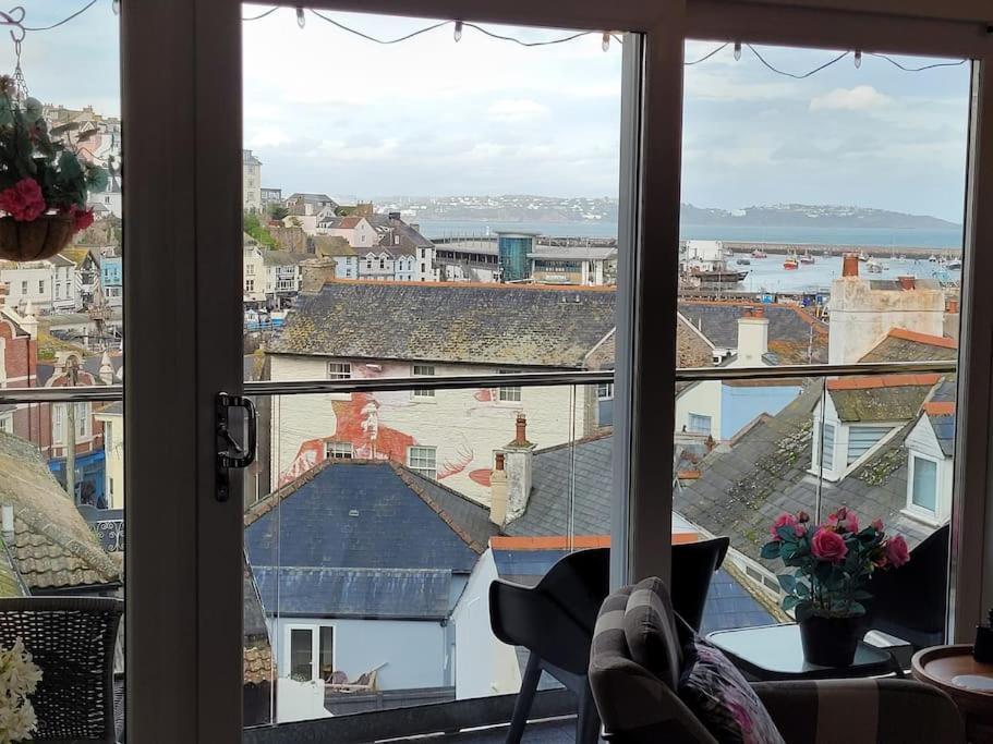 Stunning Penthouse Views To Harbour With Parking. Apartment Brixham