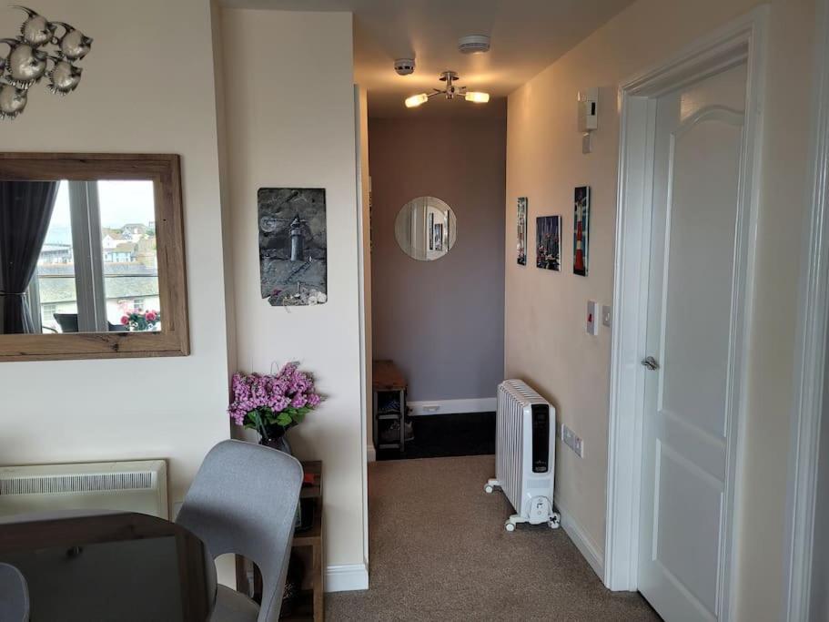 Stunning Penthouse Views To Harbour With Parking. Apartment *
