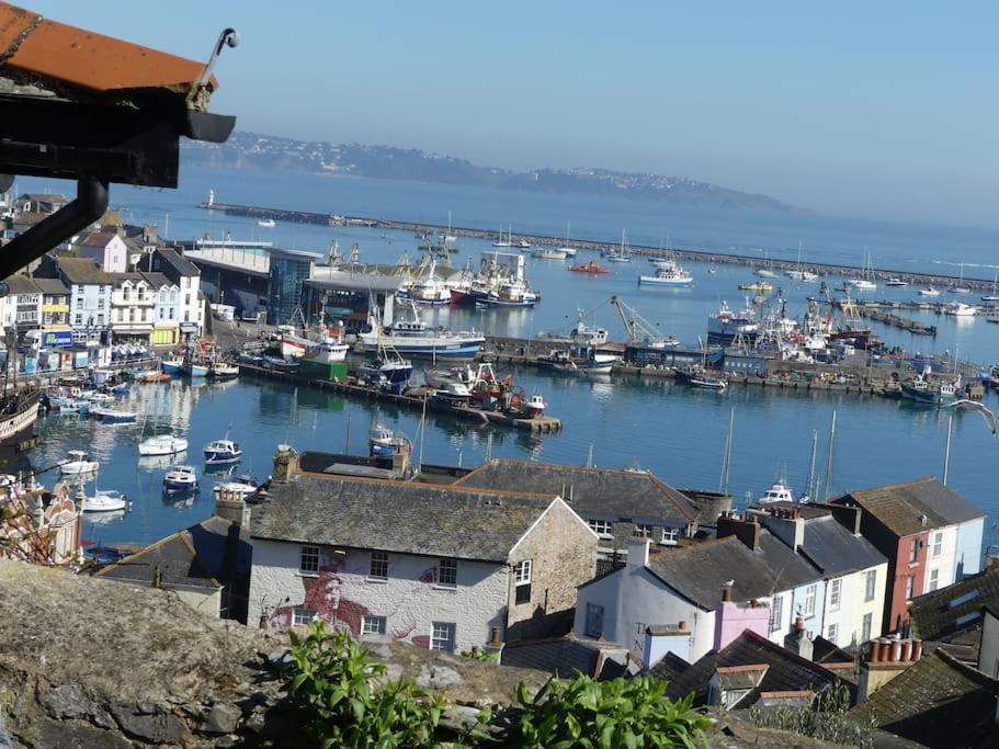 Apartment Stunning Penthouse Views To Harbour With Parking. *