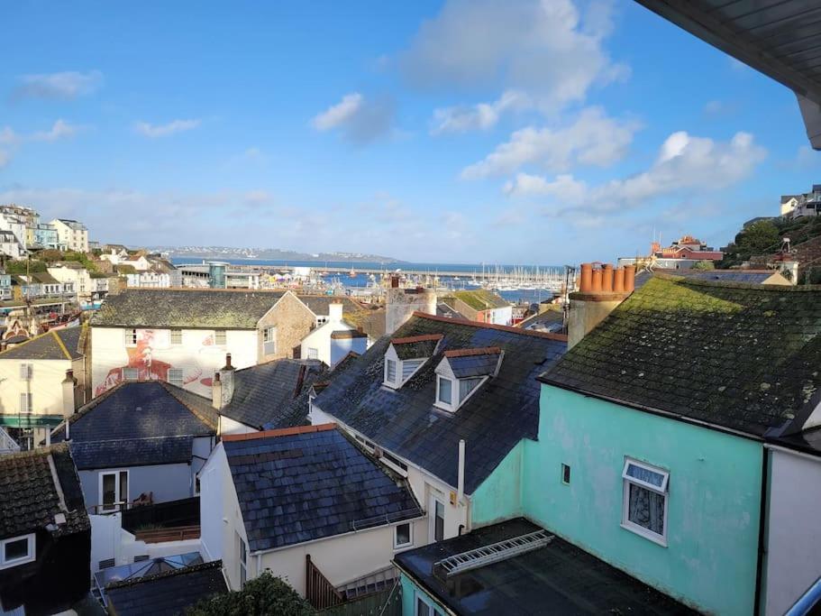 Stunning Penthouse Views To Harbour With Parking. *