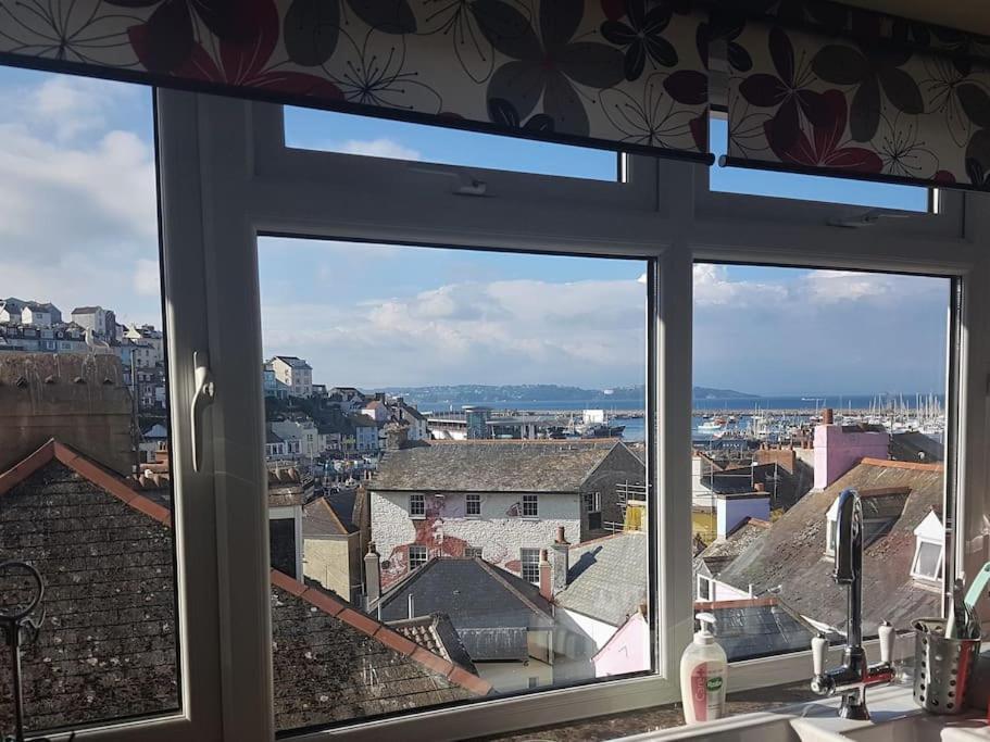 Apartment Stunning Penthouse Views To Harbour With Parking. *