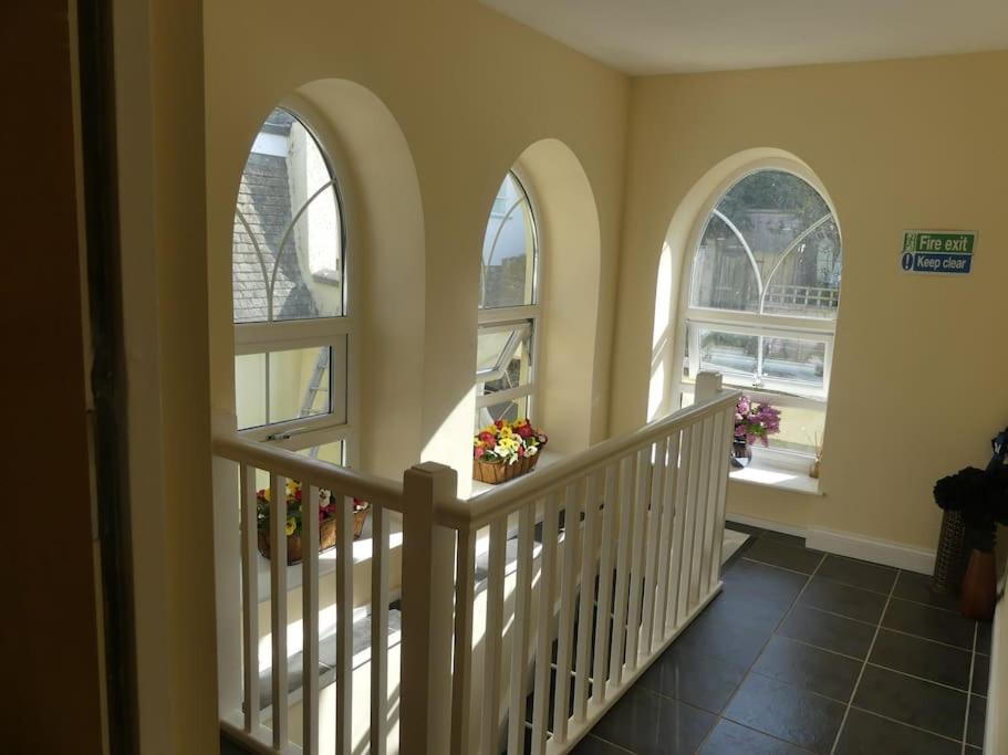 Stunning Penthouse Views To Harbour With Parking. Apartment Brixham
