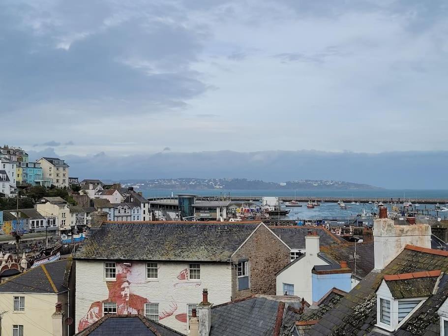 Stunning Penthouse Views To Harbour With Parking. Brixham