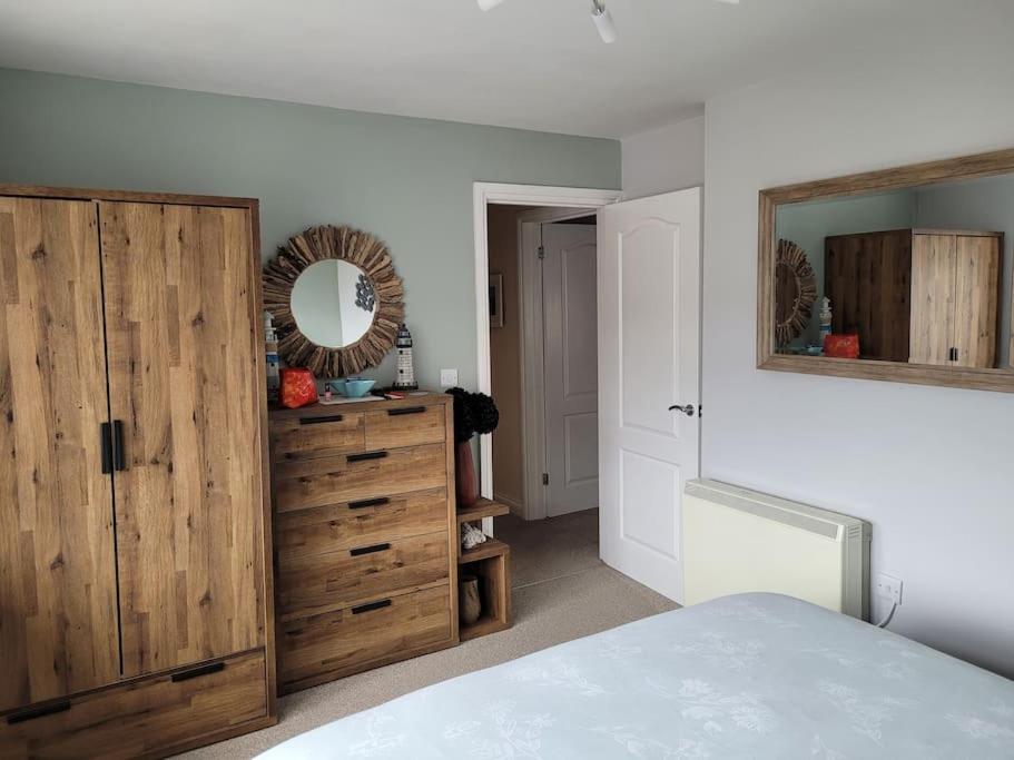 Apartment Stunning Penthouse Views To Harbour With Parking.