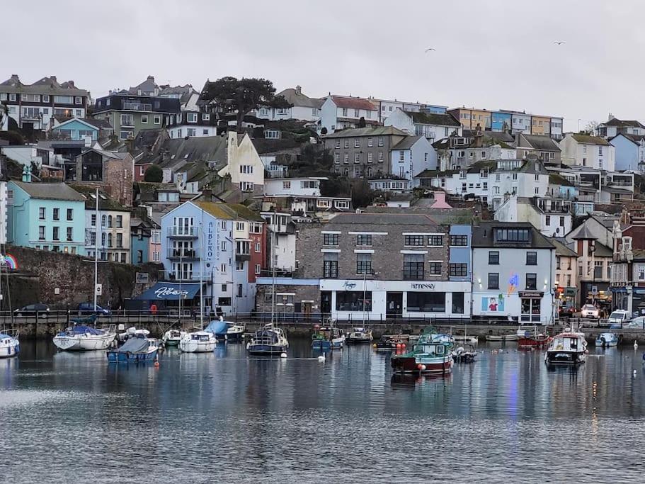 Stunning Penthouse Views To Harbour With Parking. Brixham
